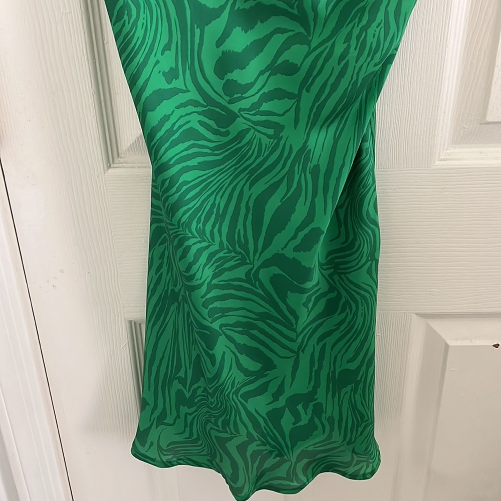 Dress - Picture 3 of 7